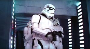 El Stormtrooper que se golpea la cabeza en Star Wars explica qué sucedió