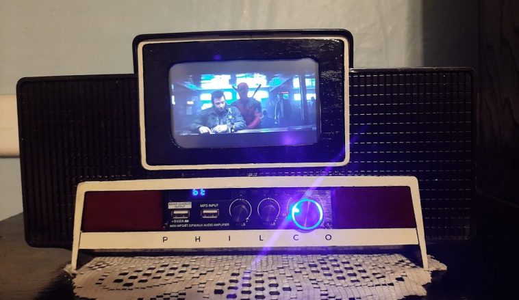 Transformando a un radio-reloj retro en un reproductor multimedia