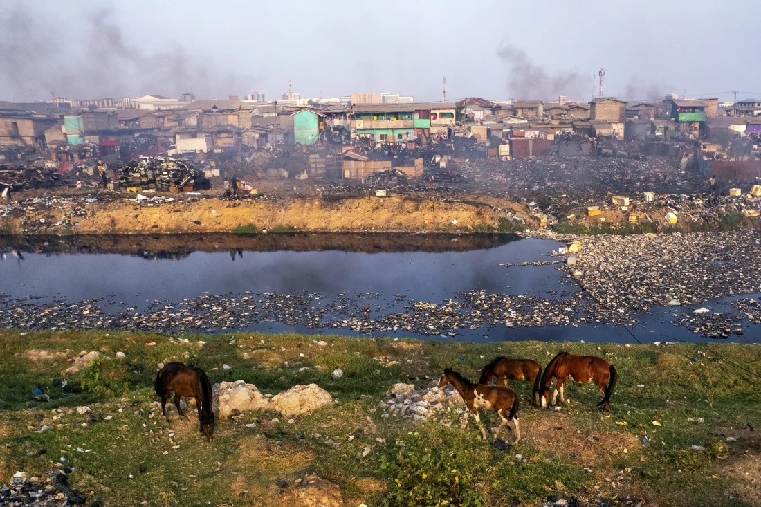 Impactantes imágenes de un vertedero de e-waste en Ghana