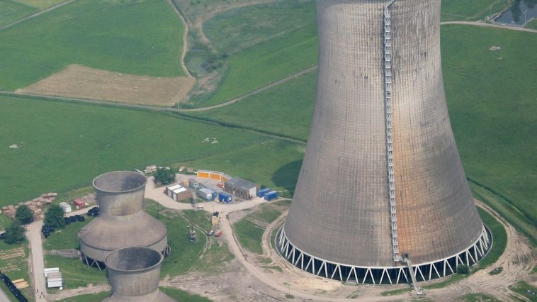 ¿Por qué las torres de refrigeración no son rectas?