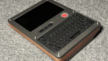 Cyberdeck Handheld: Un exquisito cyberdeck hecho en madera y bronce